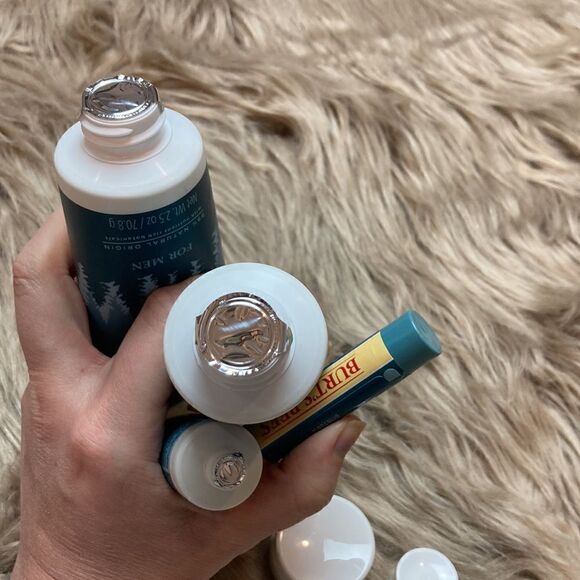 Burt’s Bees Grooming Essentials Kit for Men/face wash/shave cream/Moisturizer - Picture 2 of 16